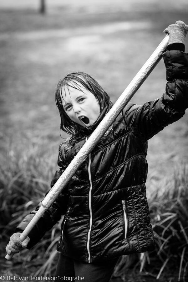 Kind met zwaard, klaar voor actie